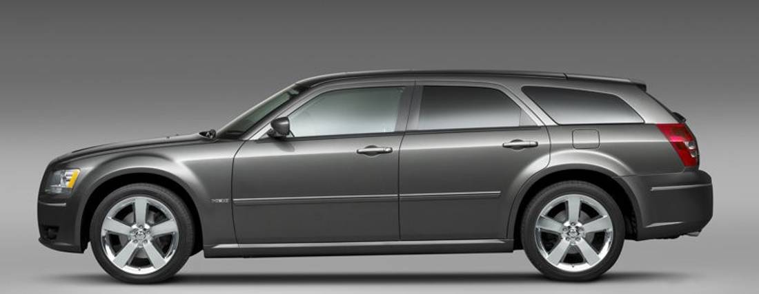 dodge-magnum-side