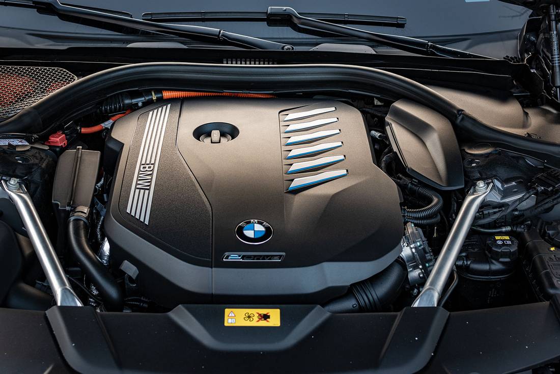 BMW-745e-Engine