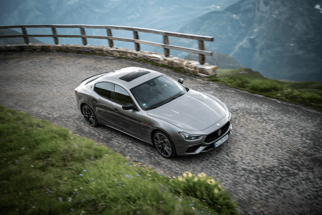 Maserati-Ghibli-Trofeo-V8-Dynamic-Top