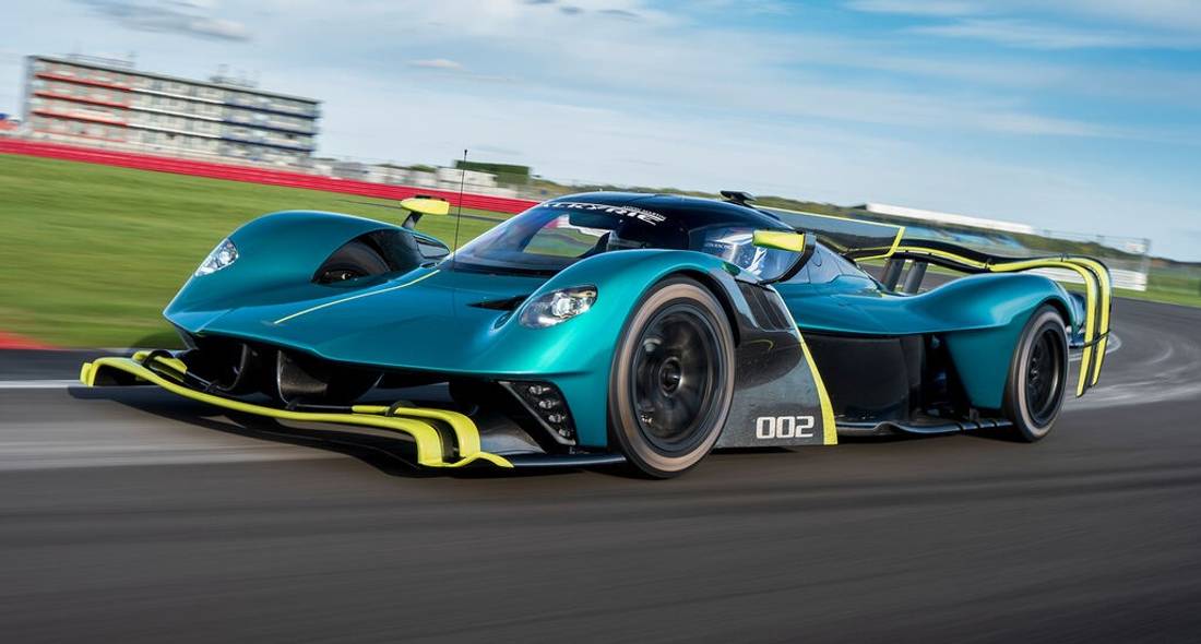 aston-martin-valkyrie-amr-pro-track-performance-front