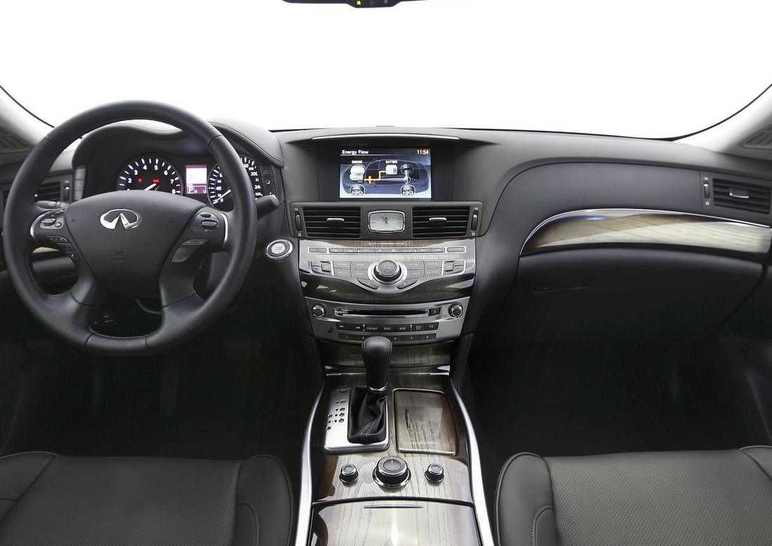 infiniti-m35h-interior