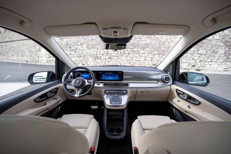 mercedes-v-klasse-eqv-2024-cockpit