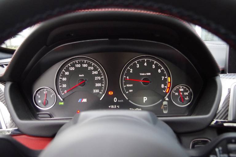 BMW M4 Cabrio Tacho