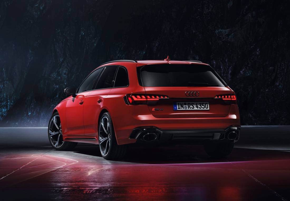 audi-rs4-avant-back