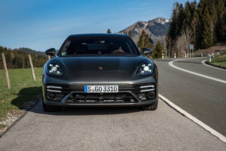  Die zweite Generation des Porsche Panamera wird seit 2016 gebaut. Nur Kennern fällt das Facelift ab 2020 auf.