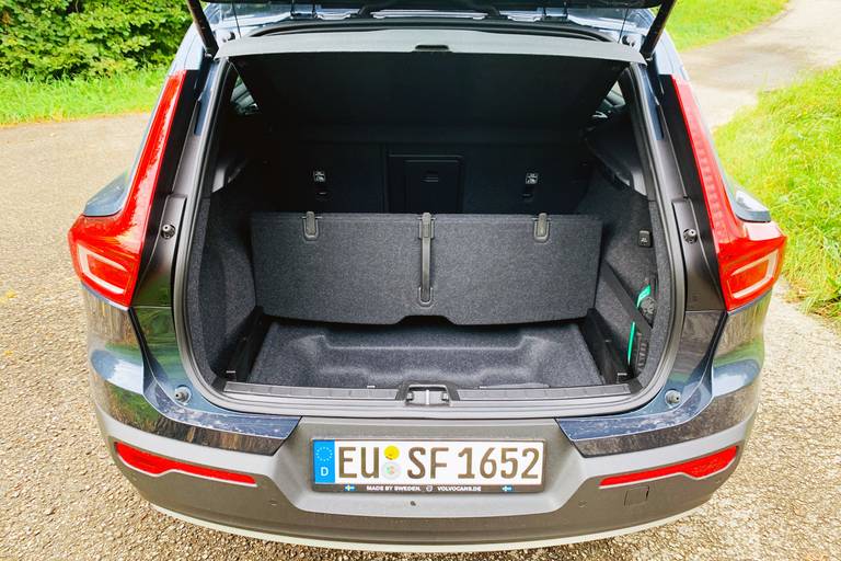 Volvo-XC40-T2-Trunk