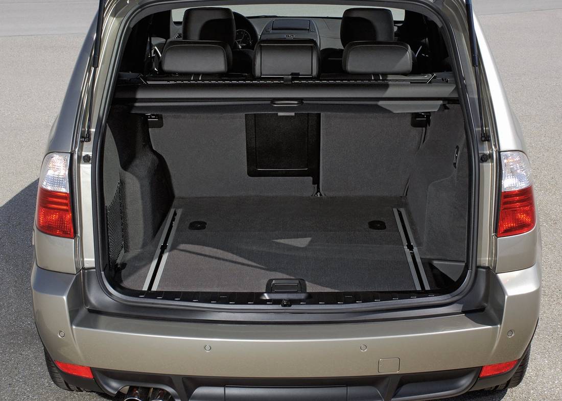 bmw-x3-e83-trunk