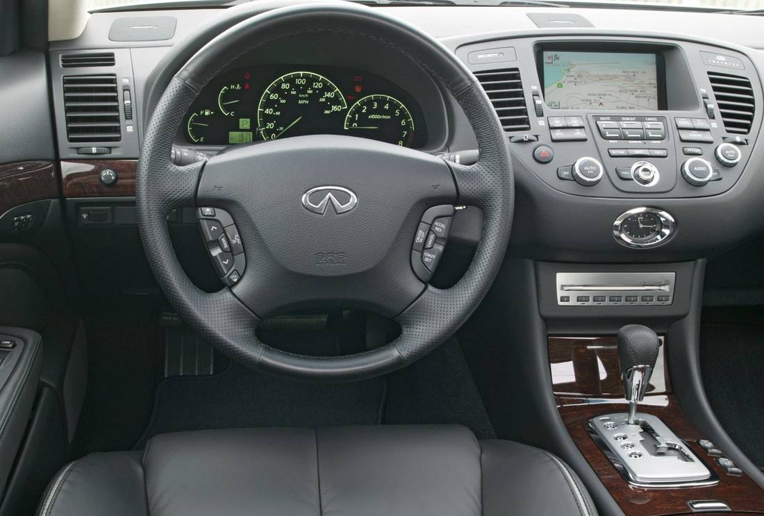 infiniti-q45-interior