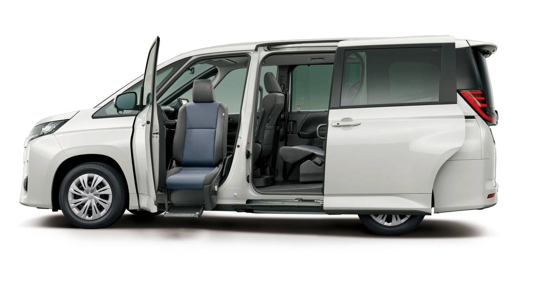 toyota-noah-side