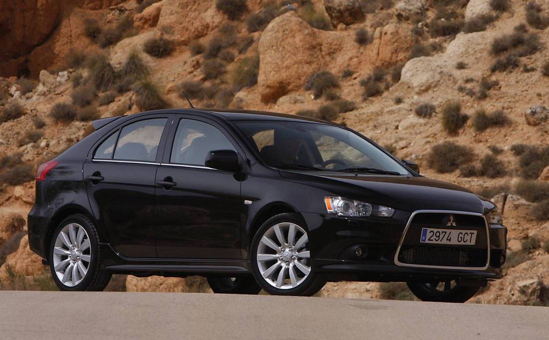 mitsubishi-lancer-sportback-front