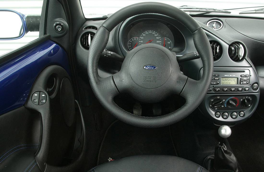 ford-sportka-interior