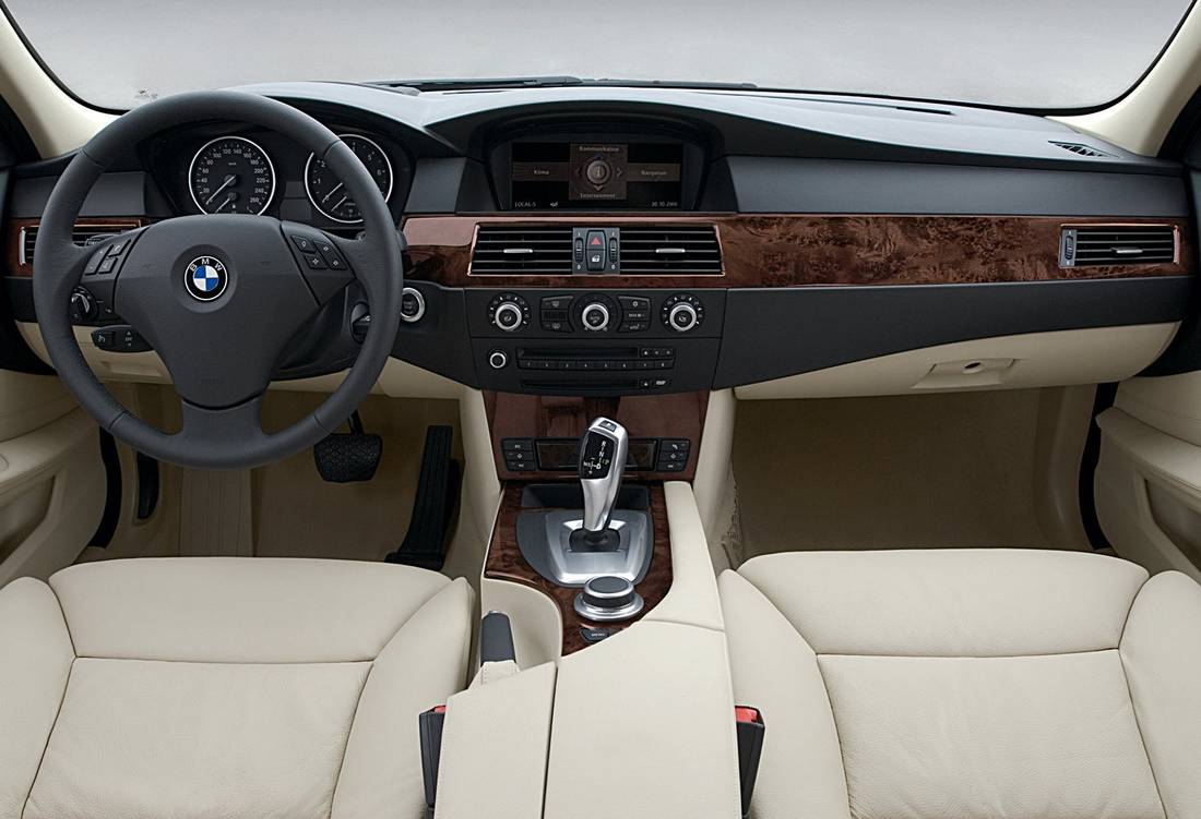 bmw-5er-4-door-interior