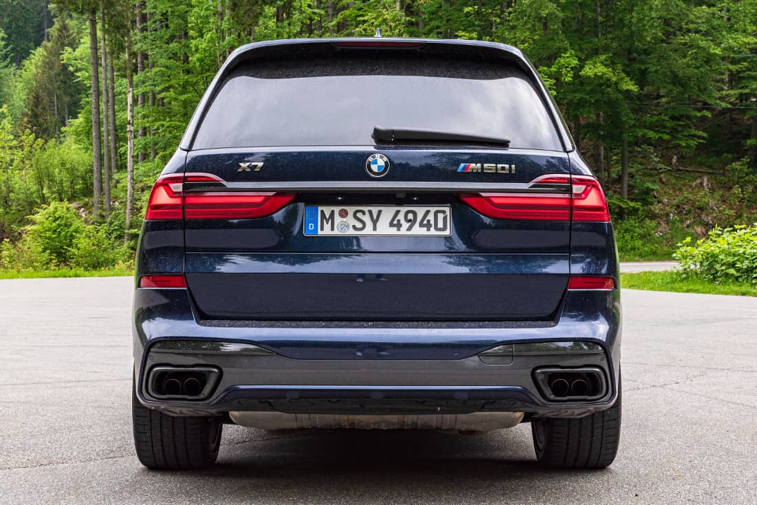 BMW-X7-M50i-xDrive-2020-Rear