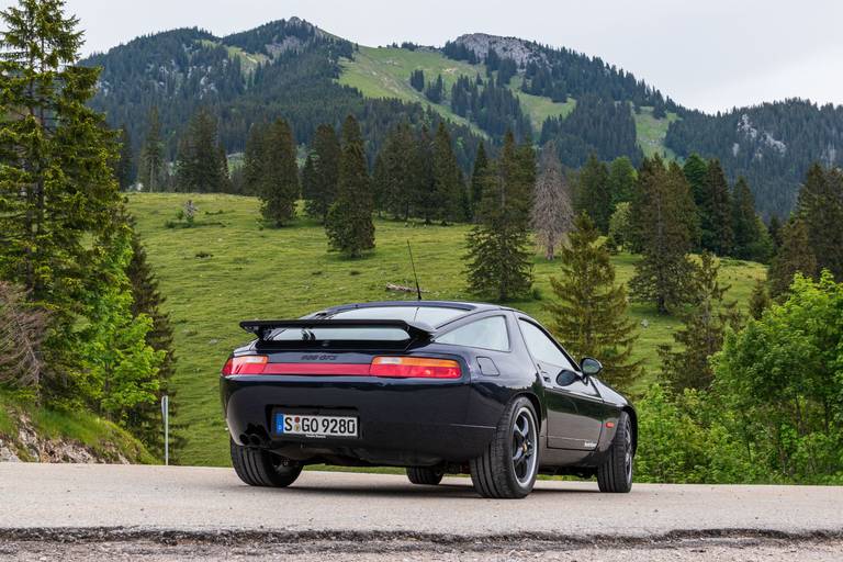 Porsche-928-GTS-Rear