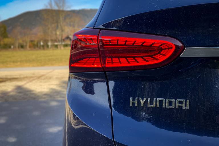Hyundai-Santa-Fe-Light