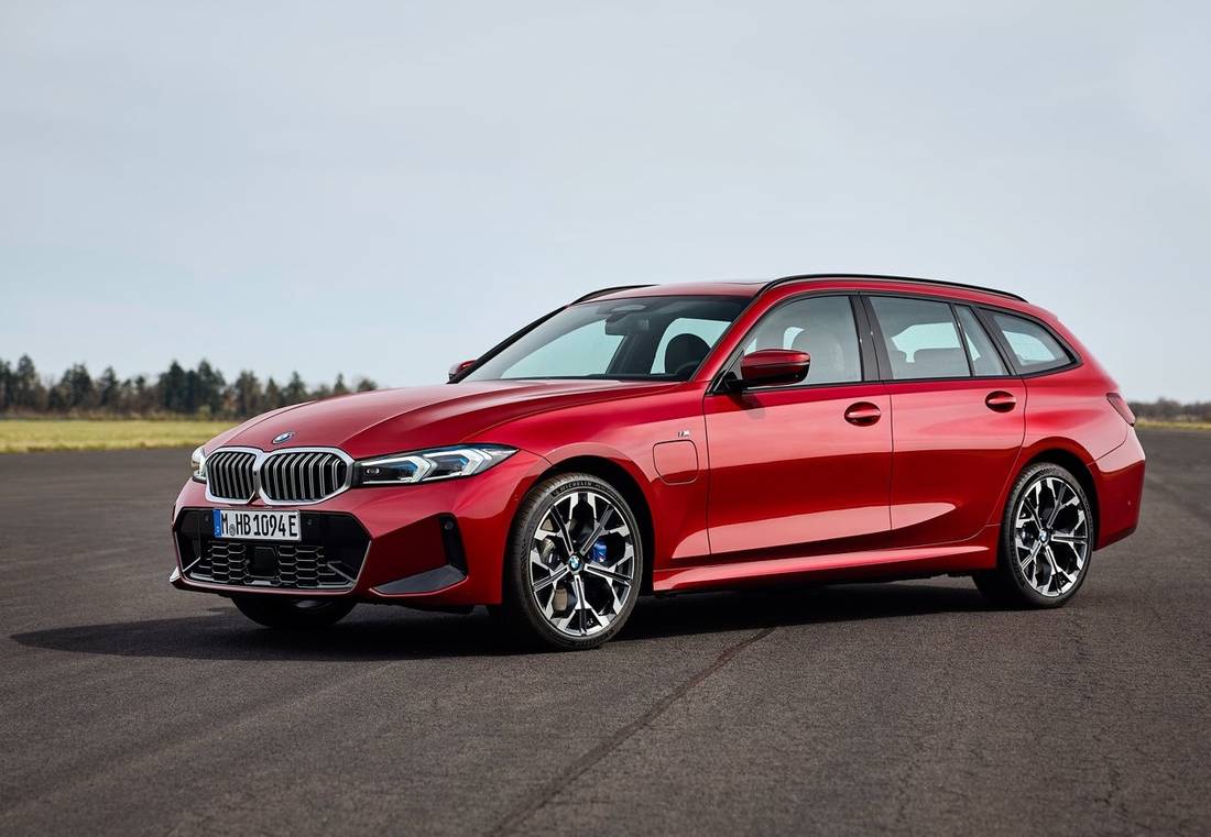 BMW-3-Series Touring-2025