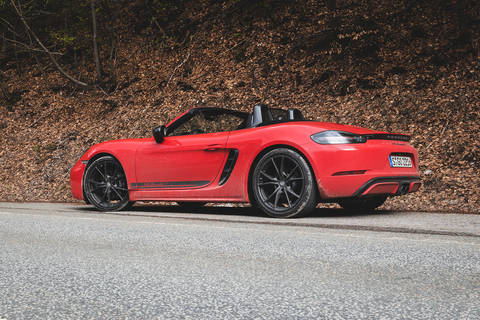Porsche 718 Boxster T: Get out and drive!