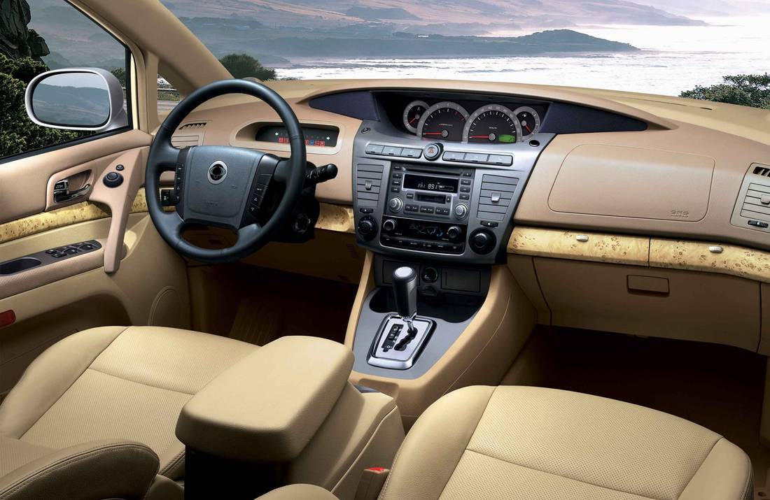 ssangyong-rodius-interior