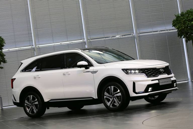 kia-sorento-front-side-2020