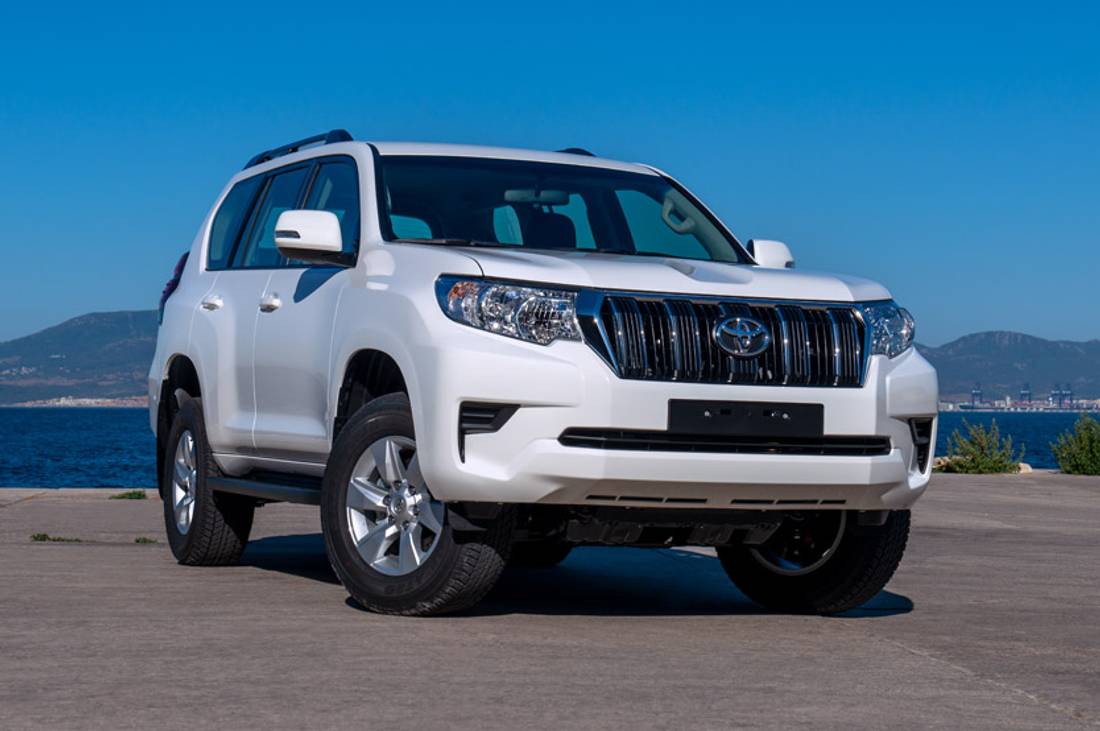 toyota-land-cruiser-prado-front