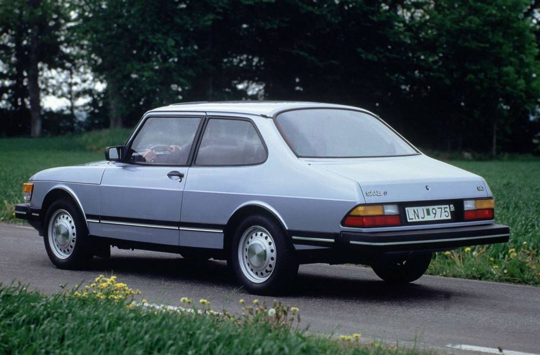 saab-90-back