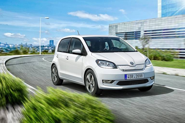  Der Skoda Citigo fährt gemeinsam mit seinen kleinen Konzernbrüdern VW up! und Seat Mii vor. Es gibt alle drei auch mit E-Antrieb.