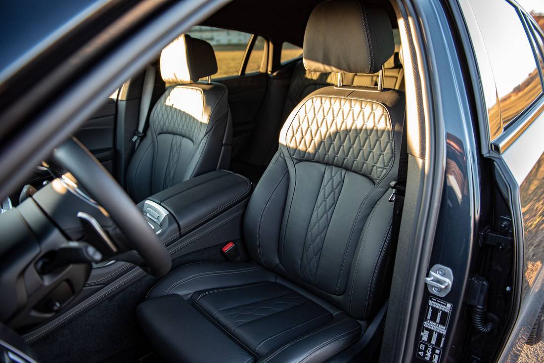  You have to go!  The optional comfort seats are a pleasure on long journeys and at the same time a treat for the back.  Grab handles in the headliner would still be desirable.