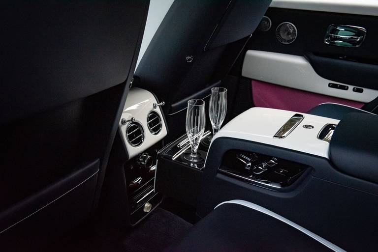 Rolls-Royce-Cullinan-Rearseats