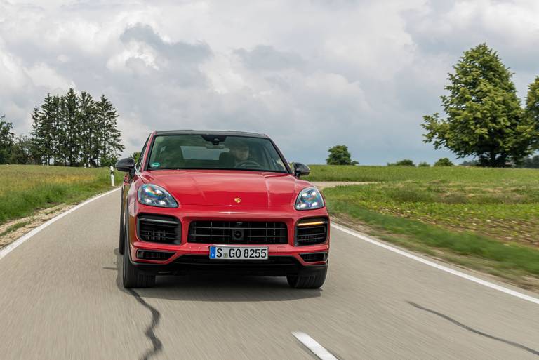 Porsche-Cayenne-GTS-Coupe-2020-Dynamic