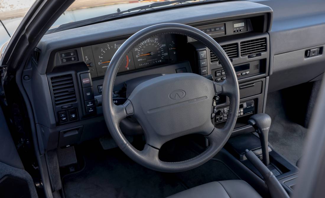 infiniti-m30-interior