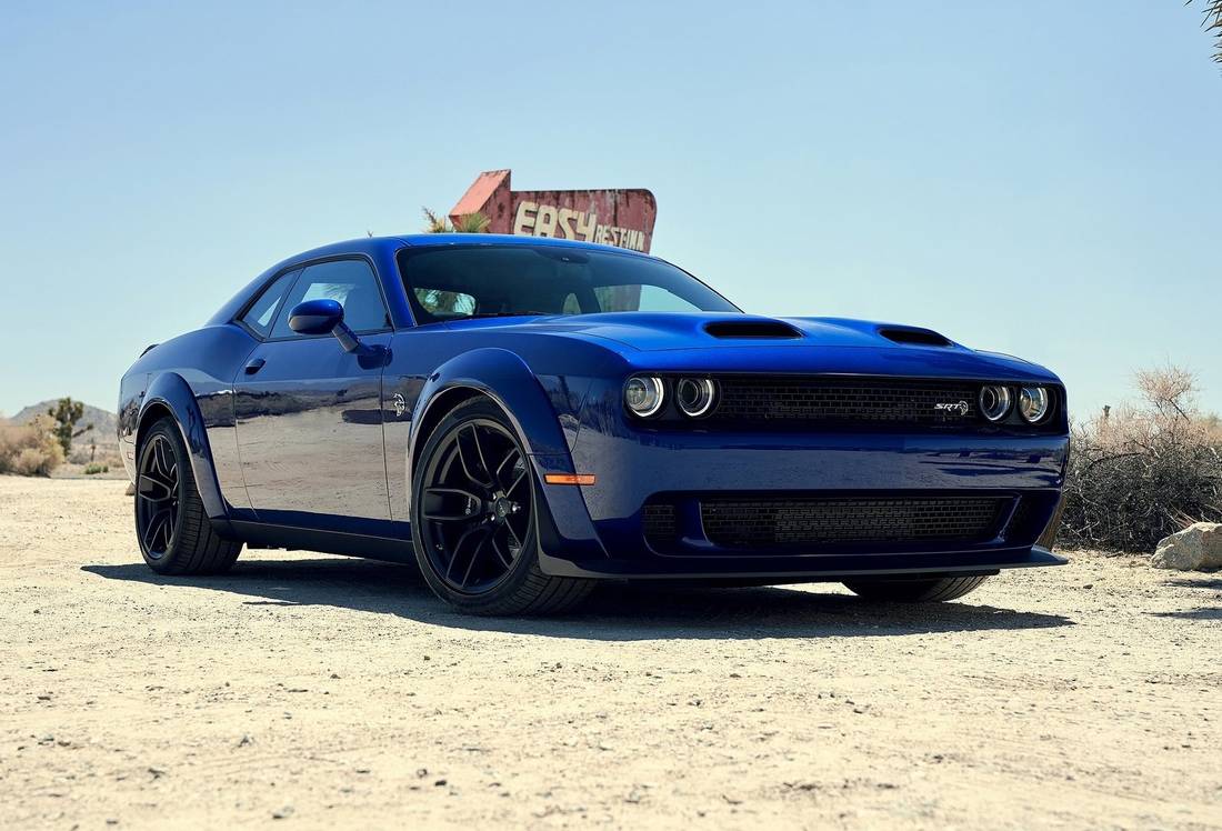 dodge-challenger-srt-hellcat-front