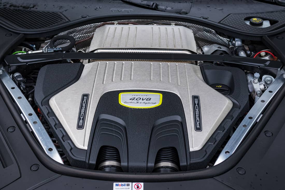 Porsche-Panamera-Turbo-S-E-Hybrid-Executive-Engine