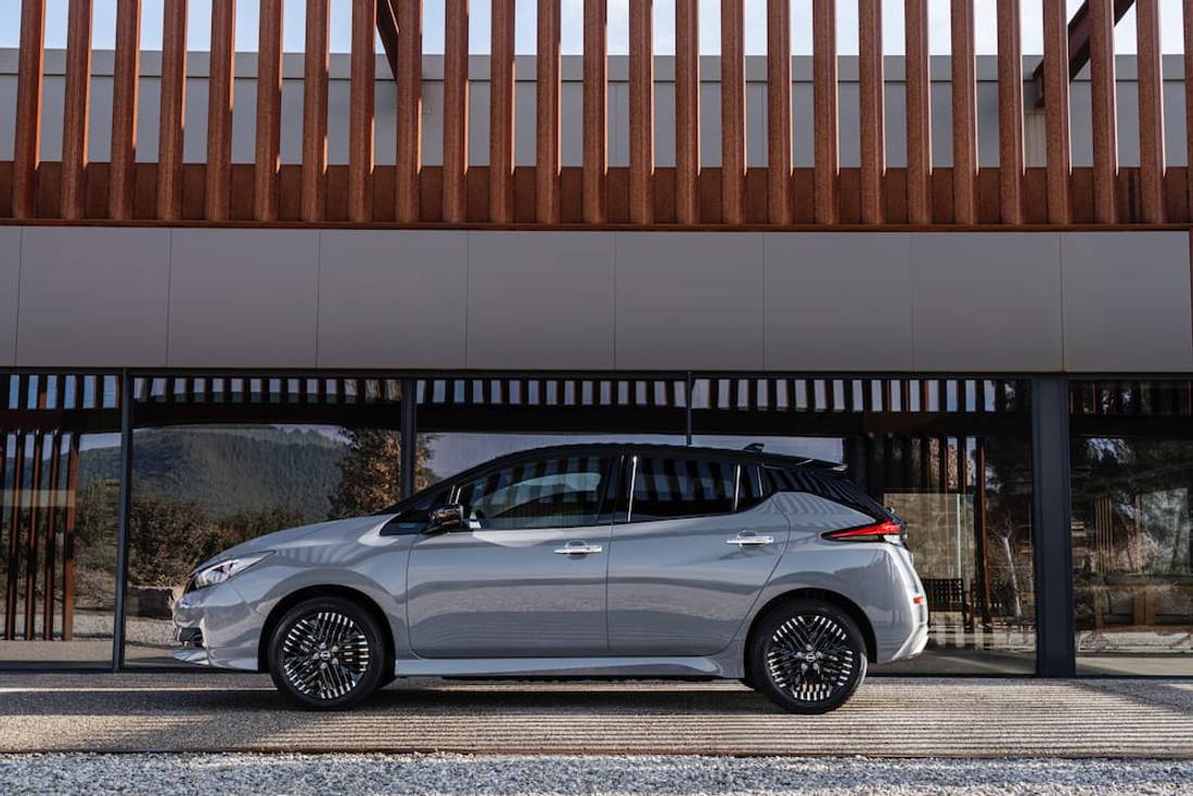 Nissan_Leaf_2022_sideview