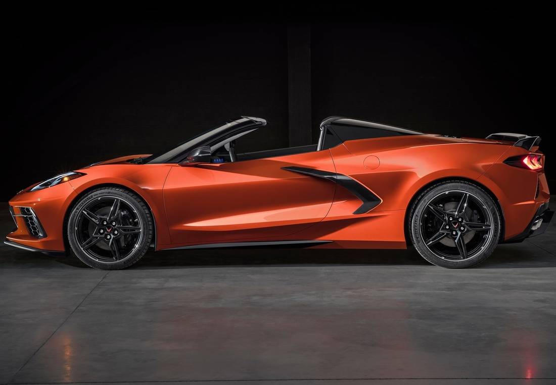 corvette-c8-side