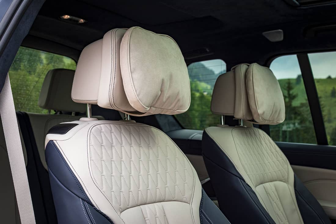 BMW-X7-M50i-xDrive-2020-Rear-Seats