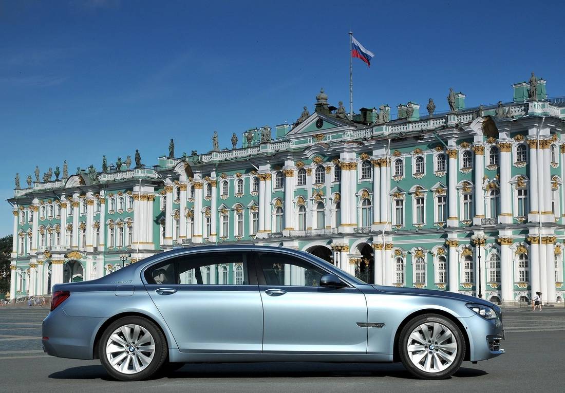 bmw-activehybrid-7-side