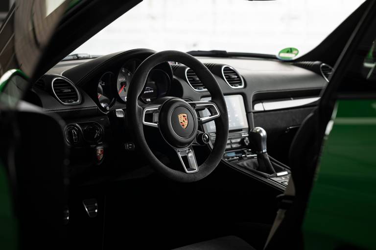 Porsche-718-GTS-40-Interieur-Cayman