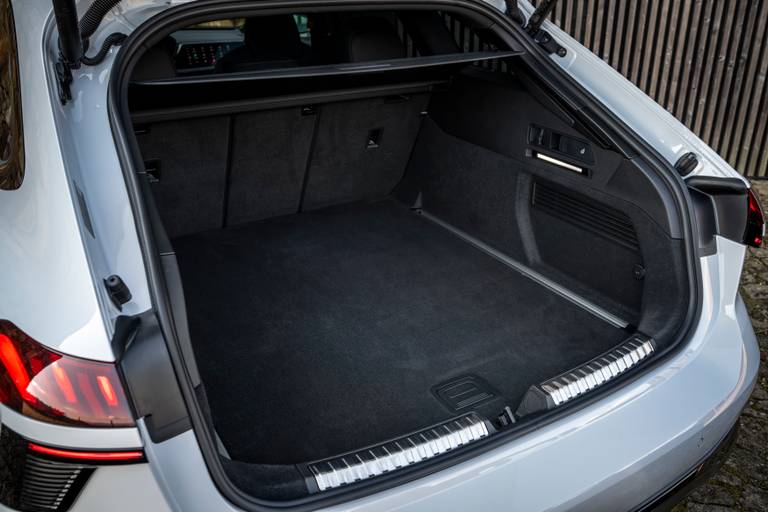 Audi A6 Avant Glacier White metallic 42