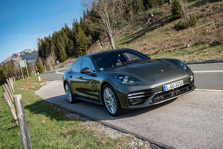  Wenngleich der Porsche Panamera Turbo S keinen Ökowettbewerb gewinnen wird, auf seinem (fahrdynamischen) Gebiet bleibt er eine Klasse für sich!