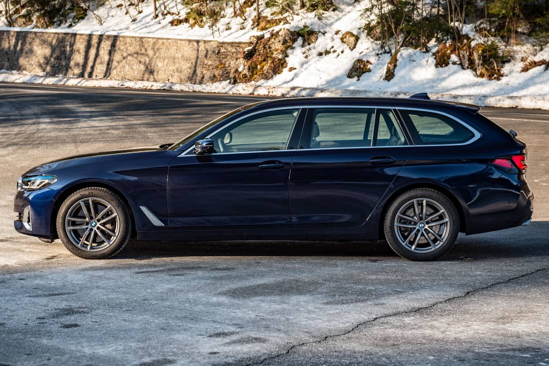 BMW-540i-xDrive-Touring-G31-Side