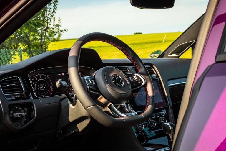 Volkswagen-Golf-GTI-Performance-Interior