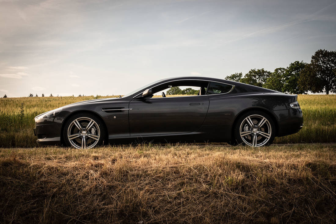 Aston-Martin-DB9-Side