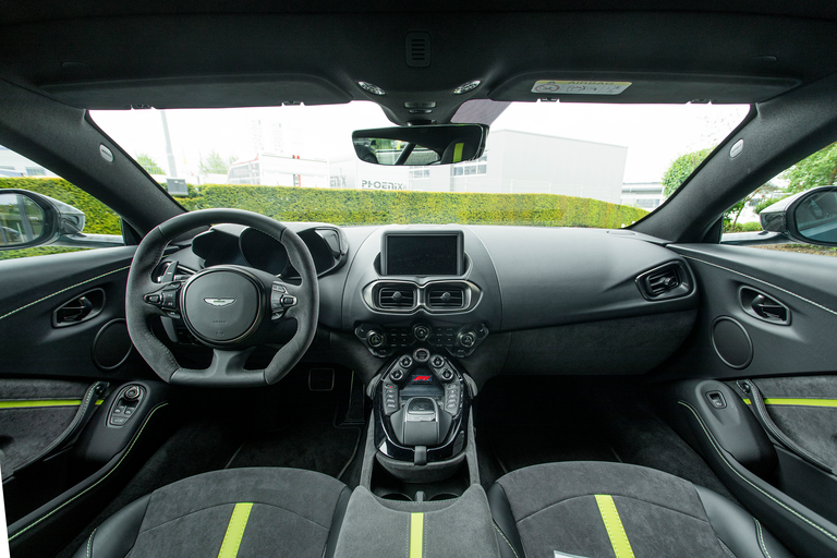 Aston-Martin-Vantage-F1-Edition-Cockpit