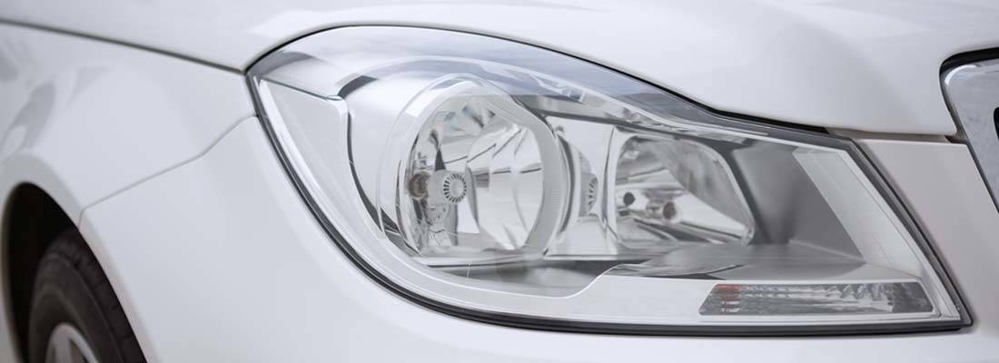 Wie Peugeot 206 Scheinwerfer Lampe wechseln?