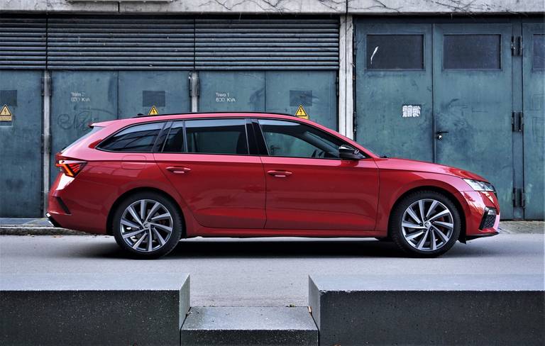 Skoda Octavia RS Combi 2020 Velvet Rot Profile