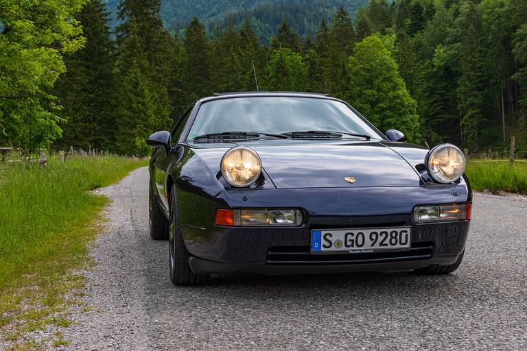 Porsche-928-GTS-Front