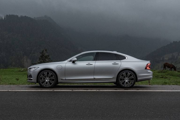FrontVolvo-S90-2023-Side