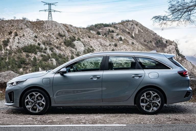 Kia-Ceed-Sportswagon-PHEV-Side