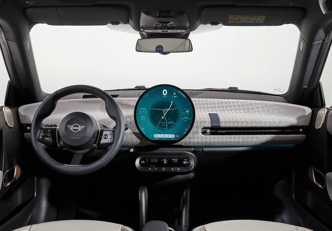 Mini-Cooper SE-2024 interior