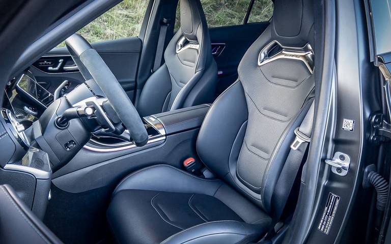  The AMG seats not only offer excellent lateral support, but are also ideal for long journeys.